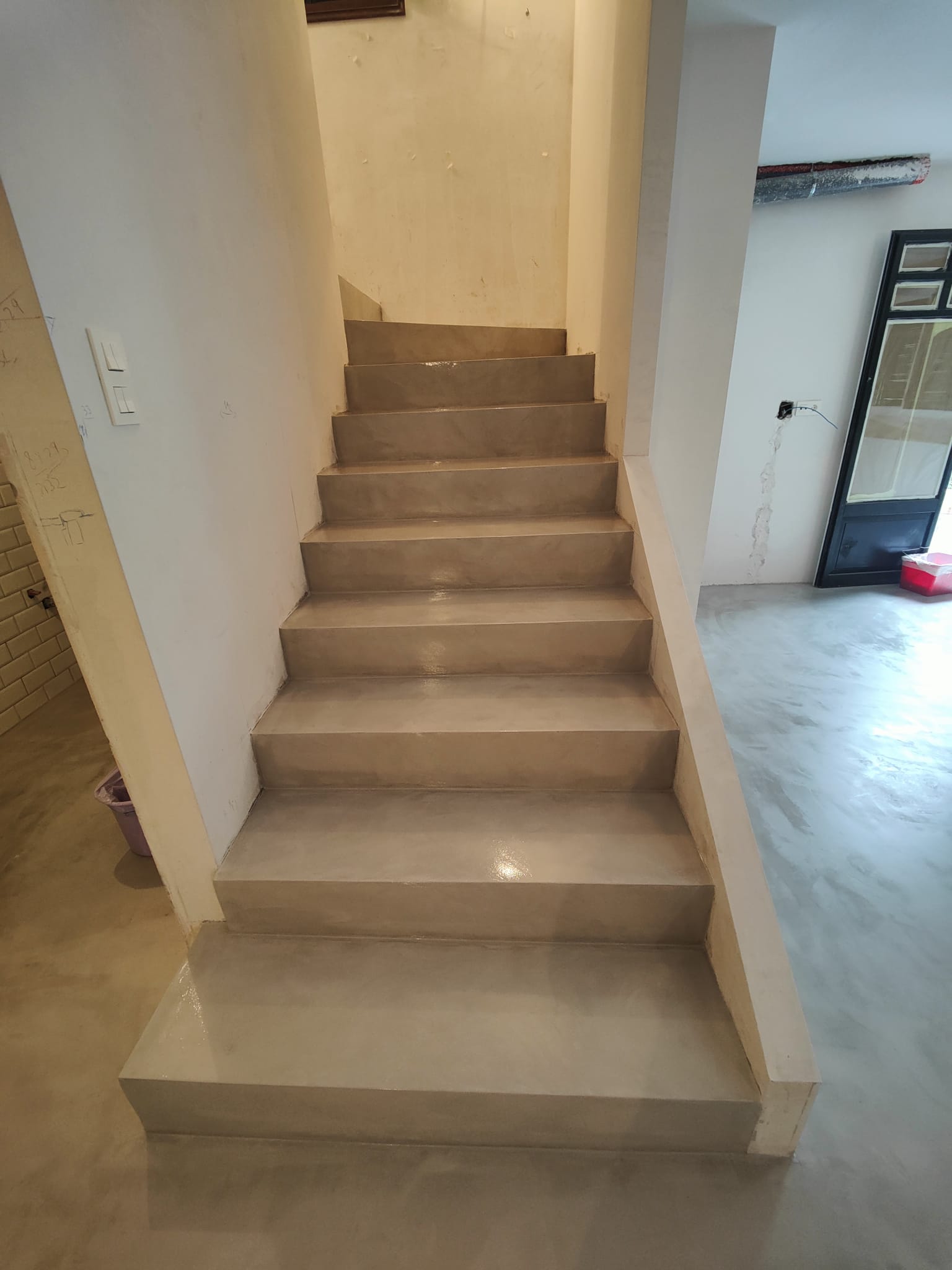 Aplicaciones de microcemento para baños y cocinas en el Barrio Salamanca